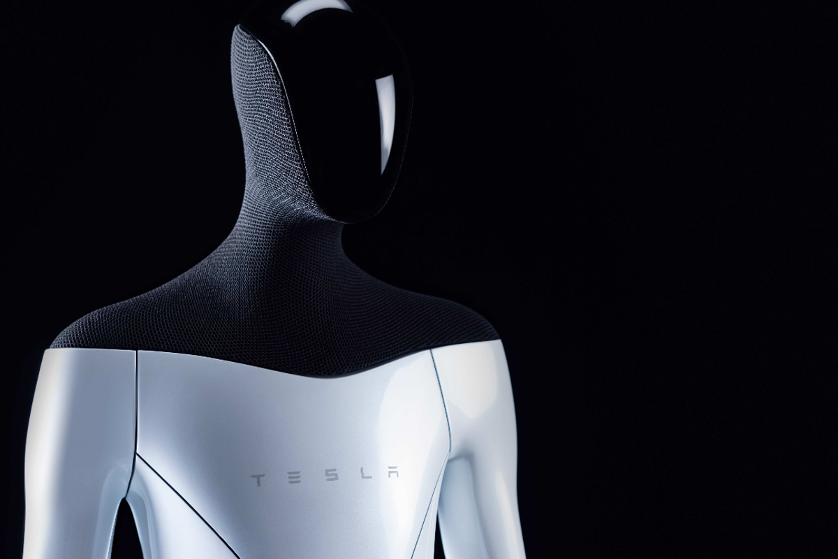 Tesla Optimus продемонстрировал новые навыки: Бениофф считает робота прорывом в продуктивности