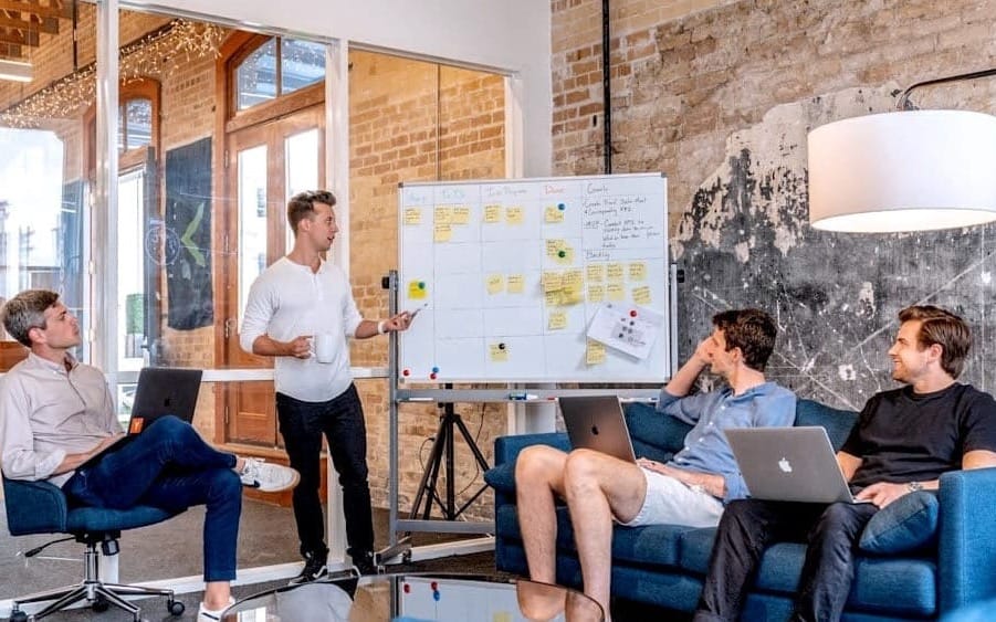 Современное рабочее место с технологиями