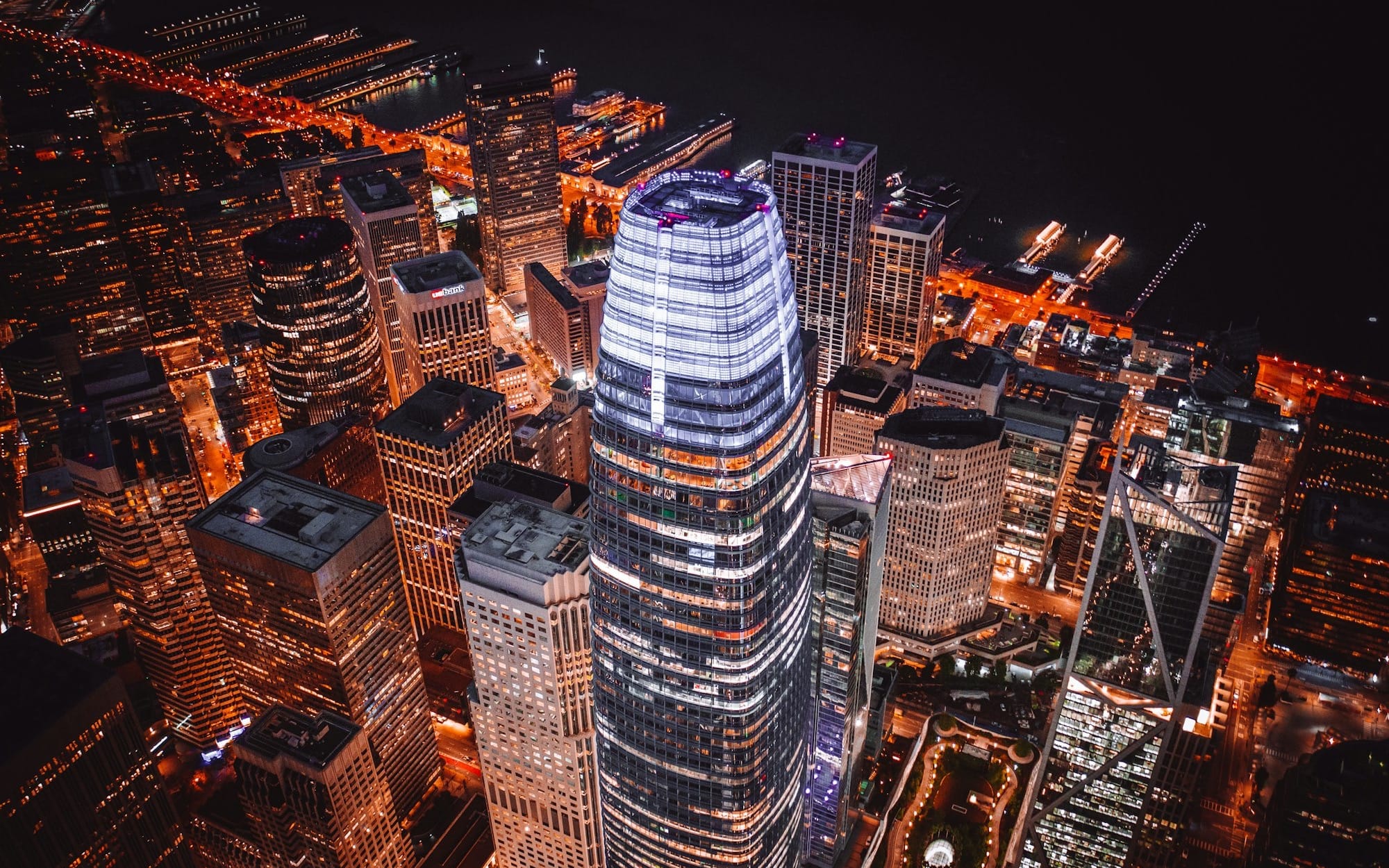 Salesforce сократил 4000 сотрудников благодаря внедрению ИИ в поддержку клиентов