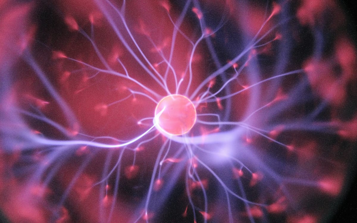 Энергетическая революция Big Tech: как ИИ заставляет корпорации инвестировать миллиарды в ядерную энергию